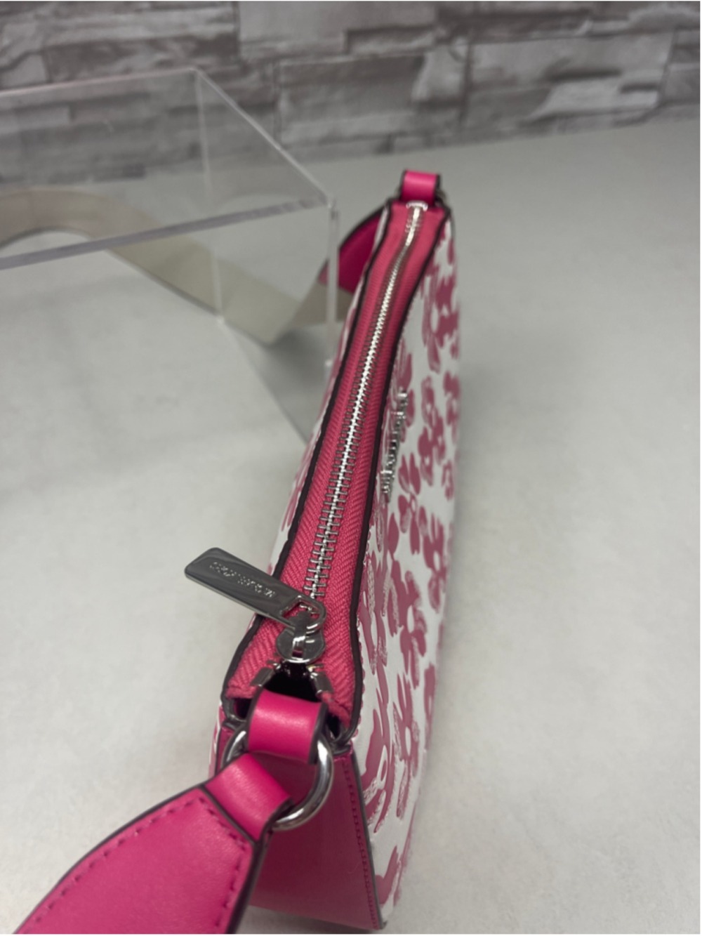 Michael Kors Crossbody With Tech Accessories Attached Dragonfruit Floral - Picture 7 of 13